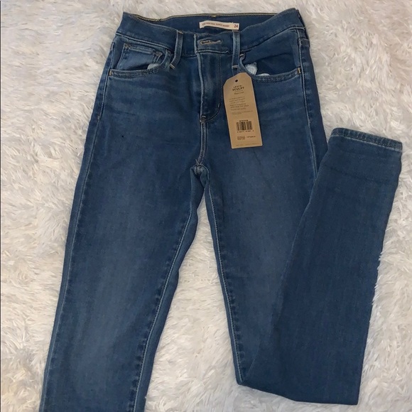 Levi’s - Picture 2 of 3